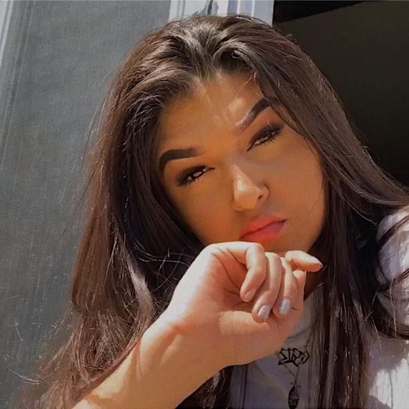 Meet your Posher, Chloé - Picture 1 of 1